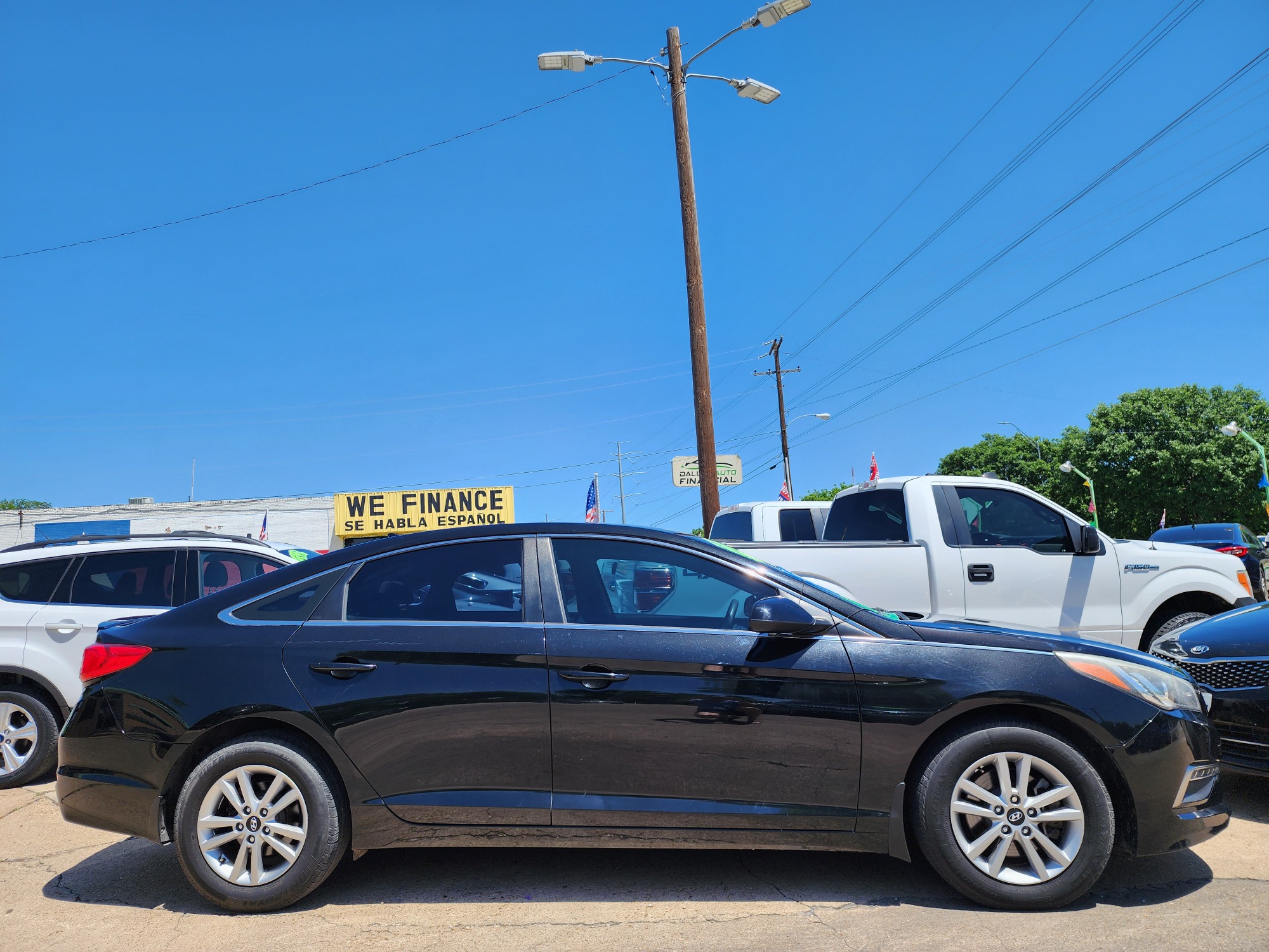 2015 BLACK Hyundai Sonata SE (5NPE24AF7FH) , AUTO transmission, located at 2660 S.Garland Avenue, Garland, TX, 75041, (469) 298-3118, 32.885387, -96.656776 - Photo #2